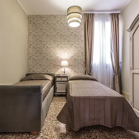 Palazzina Canal Apartment