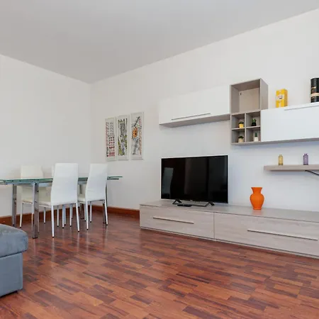 Hapton House 12 Apartment