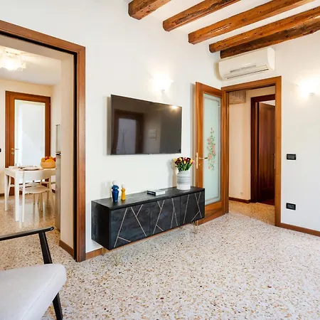 Appartamento Elegante E Luminoso, Spazio Esterno Privato *
