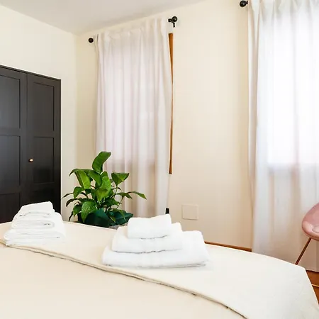 Appartamento Elegante E Luminoso, Spazio Esterno Privato *