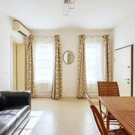Dorsoduro Apartment *