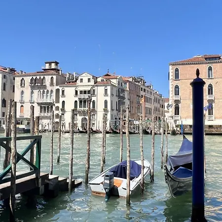 Romantic Grand Canal Apartment