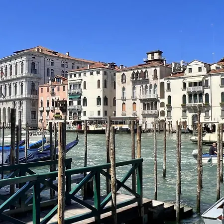 Romantic Grand Canal Apartment Venice