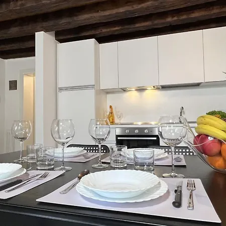 Stella Apartament *