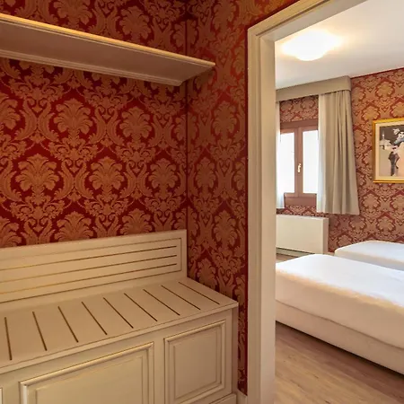 La Fenice Et Des Artistes 3* Venetië