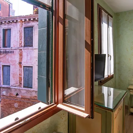 La Fenice Et Des Artistes Hotel