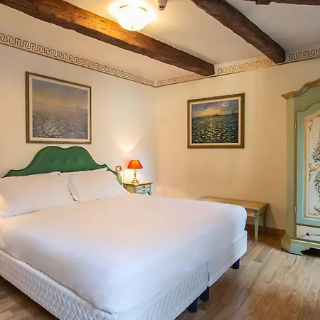 La Fenice Et Des Artistes Hotel 3*