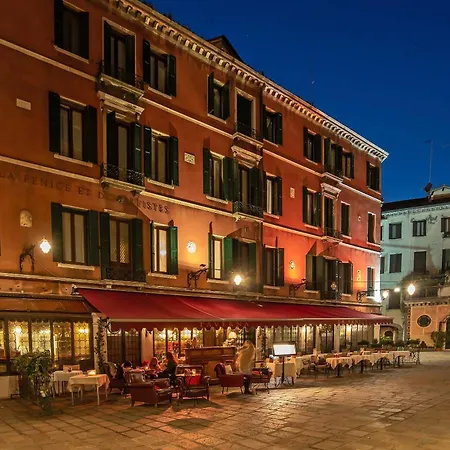 La Fenice Et Des Artistes
