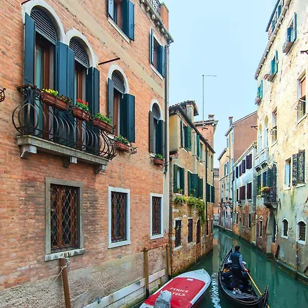 La Fenice Et Des Artistes Hotel