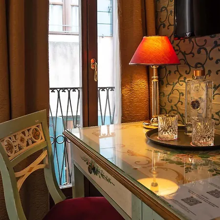 La Fenice Et Des Artistes 3* Venetië