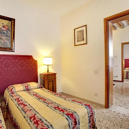 Palazzo Schiavoni Residenza D'epoca & Suite-apartments Guest house 3*