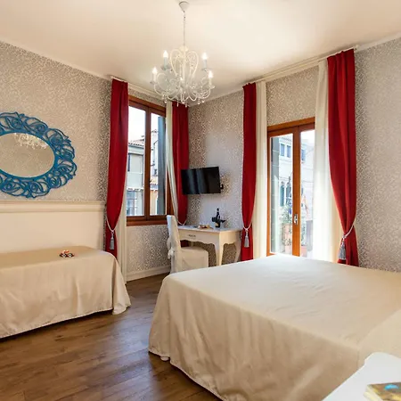 בית הארחה Charming Palace Santa Fosca 3*