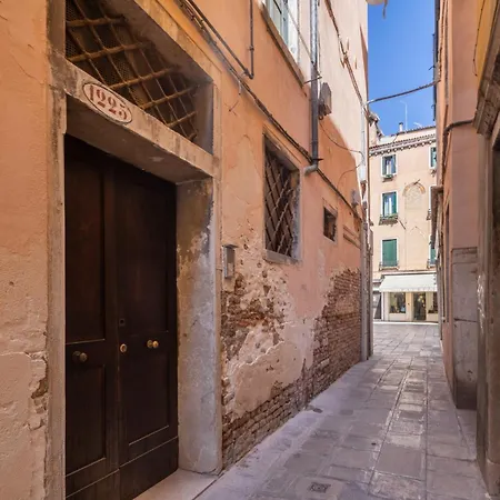 Sant'aponal Cozy With Balcony R&r Apartment *