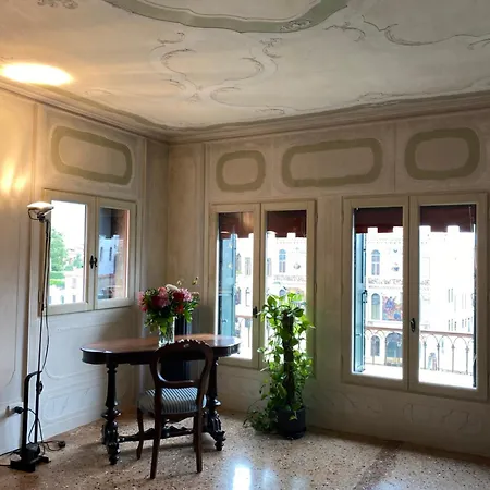 Palazzetto Pisani Grand Canal Veneza
