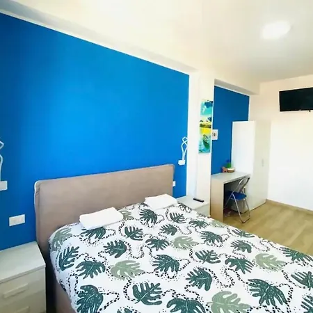 Homestay Venice Station House *