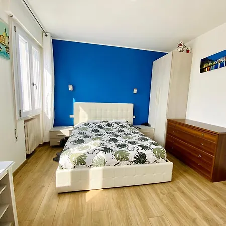 Homestay Venice Station House *