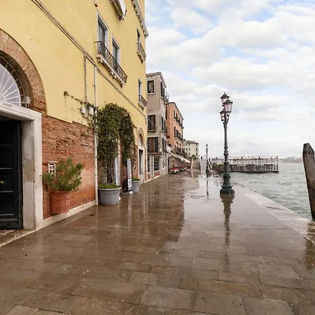 Accademia Sunshine With Terrace Venice