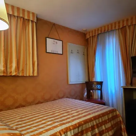Hotel Lux 3*