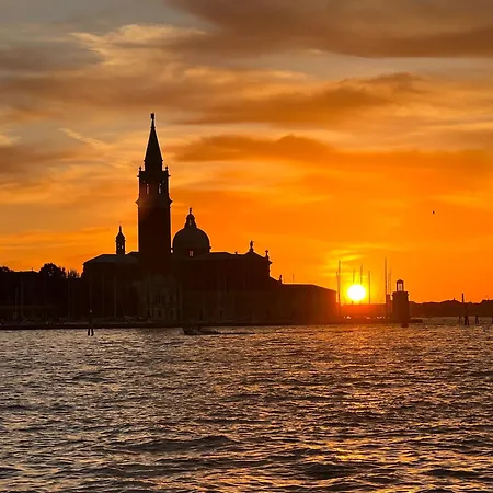 Ca' Delfina * Venice