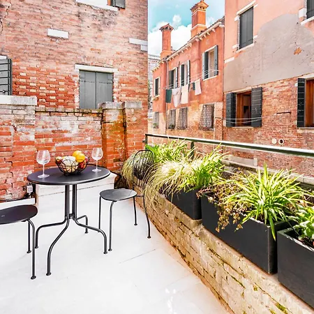 Di Lusso Con Terrazza Sull'acqua Willa *