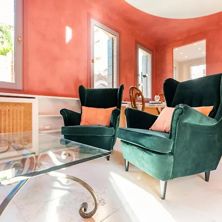 Villa Di Lusso Con Terrazza Sull'acqua