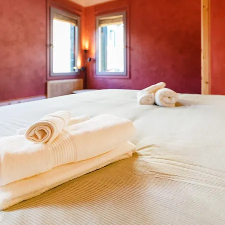 Di Lusso Con Terrazza Sull'acqua Willa