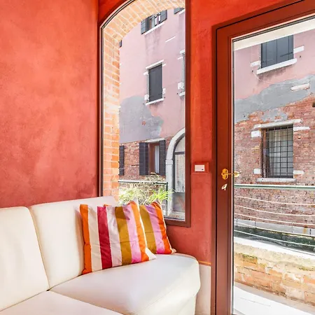 Di Lusso Con Terrazza Sull'acqua