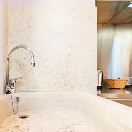 Villa Di Lusso Con Terrazza Sull'acqua