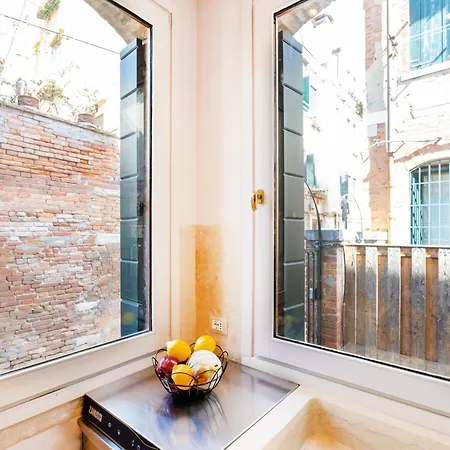 Di Lusso Con Terrazza Sull'acqua Willa