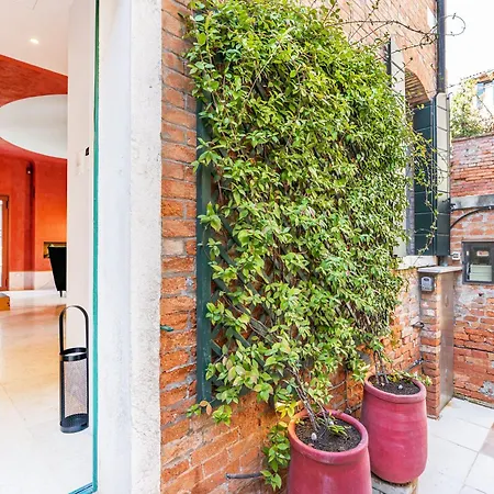 Villa Di Lusso Con Terrazza Sull'acqua