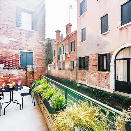 Villa Di Lusso Con Terrazza Sull'acqua *
