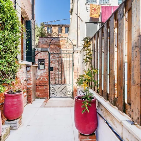 Villa Di Lusso Con Terrazza Sull'acqua