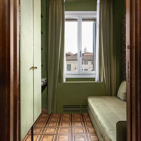 Dimora San Trovaso Enchanting Four-bedrooms Venice
