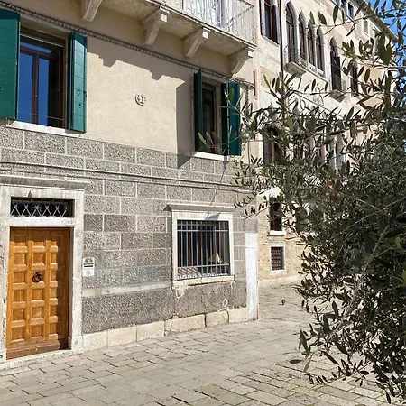 Apartment Soderini Splendor: First Floor Palazzo Charm At Castello Square Venice