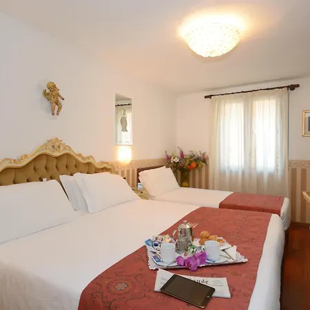 Hotel Unahotels Ala Venezia-adults 16
