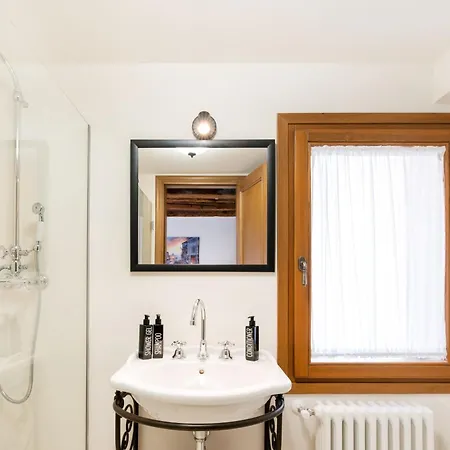 Intera Palazzina Al Centro Di Venice