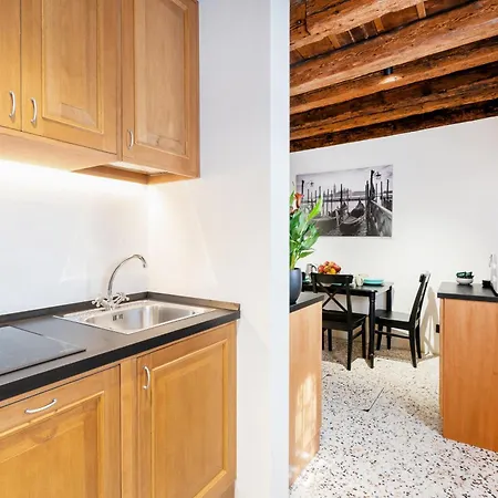 Intera Palazzina Al Centro Di * Venice
