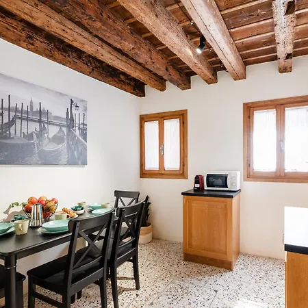 Intera Palazzina Al Centro Di * Venice