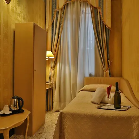 Noemi 3* Venice