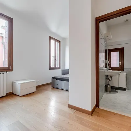 Elegant 7 Minutes From Piazza San Marco! * Venice