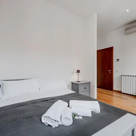 Elegant 7 Minutes From Piazza San Marco! Venice