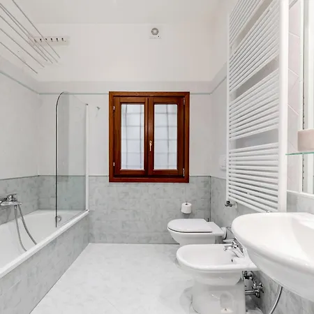 Elegant 7 Minutes From Piazza San Marco! * Venice