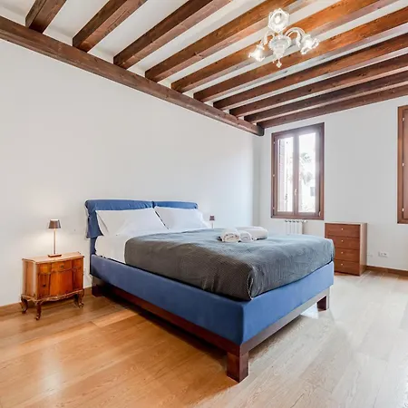 Apartment Elegant 7 Minutes From Piazza San Marco!