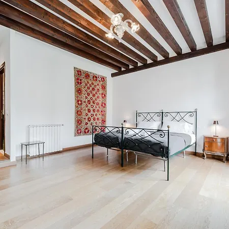 Apartment Elegant 7 Minutes From Piazza San Marco!