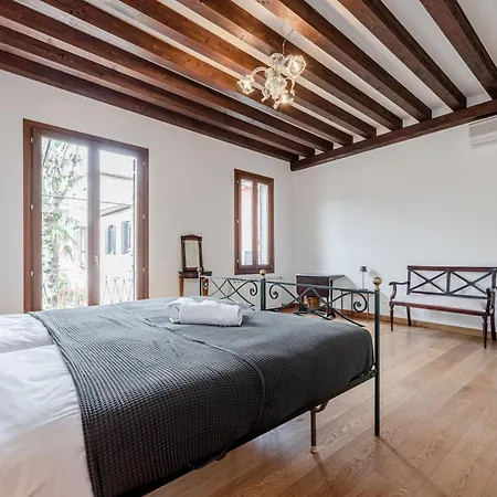 Apartment Elegant 7 Minutes From Piazza San Marco! Venice