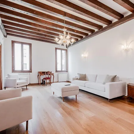 Elegant 7 Minutes From Piazza San Marco! * Venice