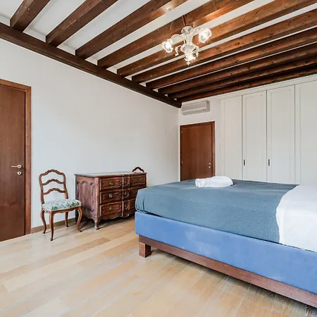 Elegant 7 Minutes From Piazza San Marco! Apartment
