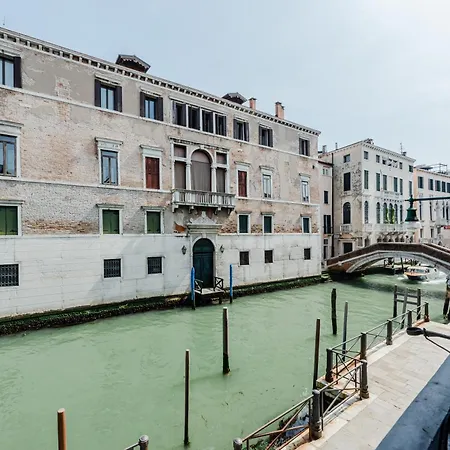 Elegant 7 Minutes From Piazza San Marco! Apartment Venice
