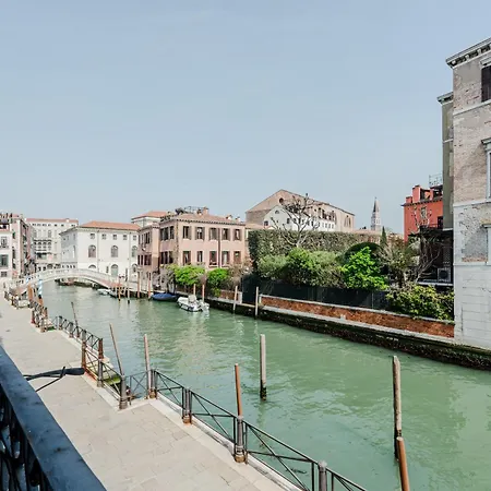 Elegant 7 Minutes From Piazza San Marco! Venice