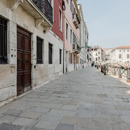 Apartment Elegant 7 Minutes From Piazza San Marco! Venice